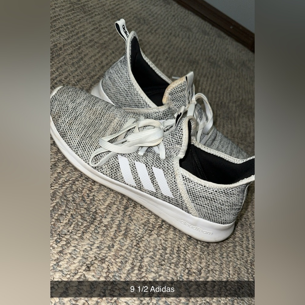 Woman’s 9 1/2 Adidas